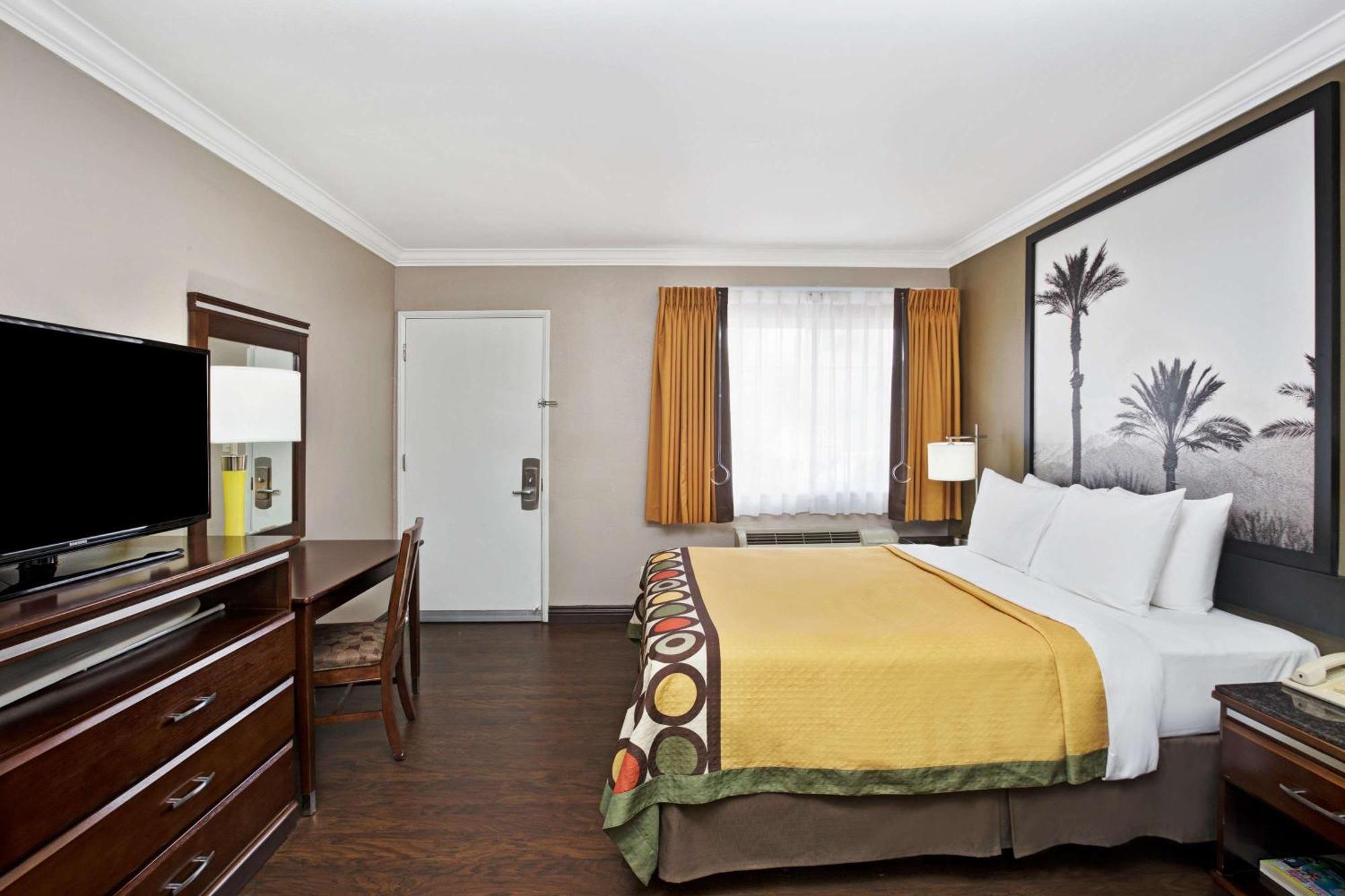 Super 8 By Wyndham Los Angeles-Culver City Area — Fotos 2